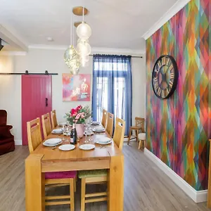 The Milton Sleeps 8 Close To Centre Pet Friendly , York United Kingdom